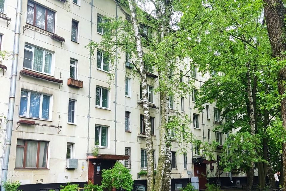 Продаётся 4-комнатная квартира, 48.9 м²