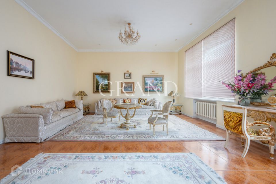 Продаётся 3-комнатная квартира, 148.2 м²