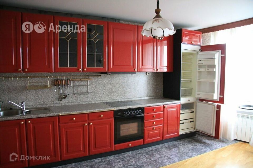 Сдаётся 3-комнатная квартира, 131 м²