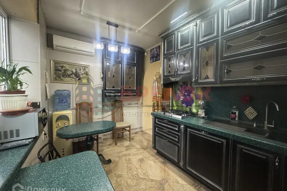 Продаётся 2-этажный дом, 450 м²