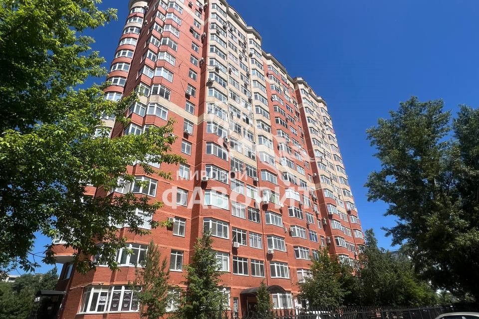 Продаётся 4-комнатная квартира, 119.7 м²