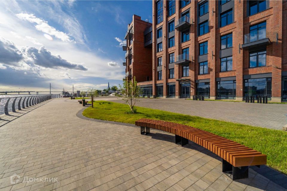 Продаётся 4-комнатная квартира, 223.3 м²