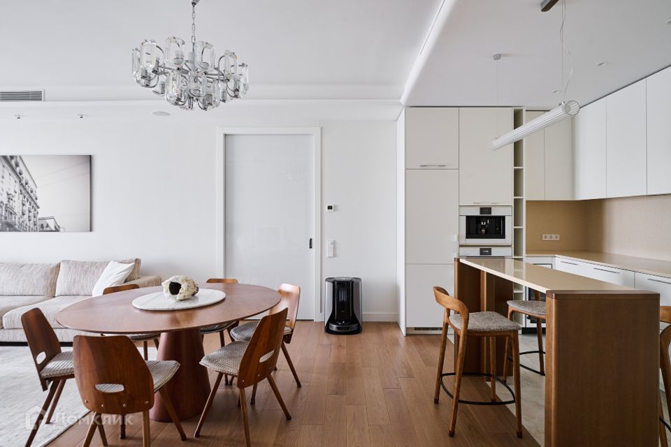 Продаётся 3-комнатная квартира, 142 м²