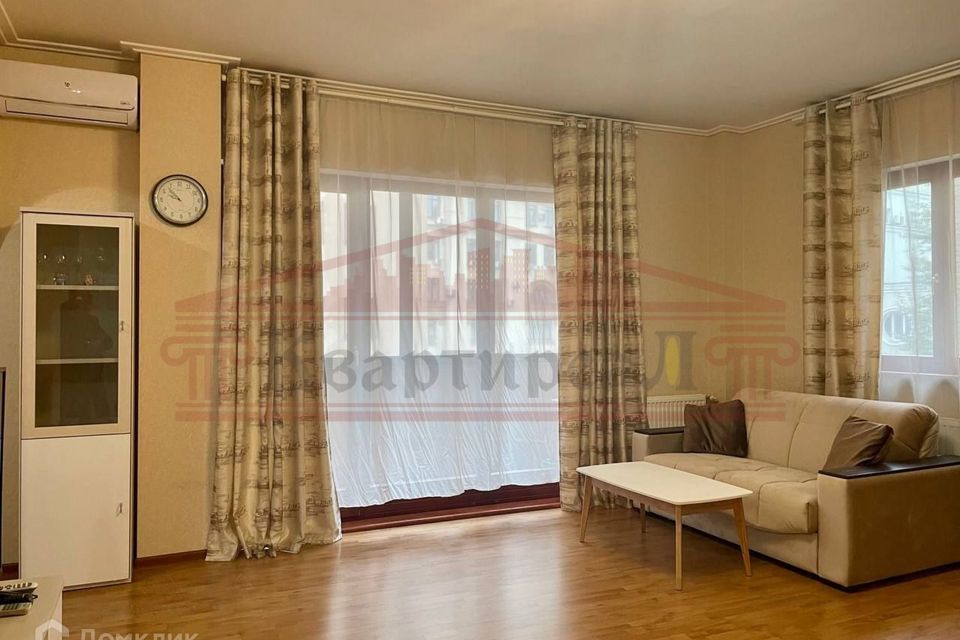 Сдаётся 2-комнатная квартира, 77 м²