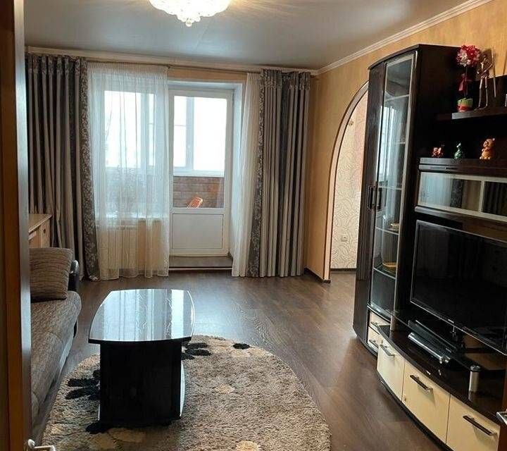 Сдаётся 2-комнатная квартира, 77 м²