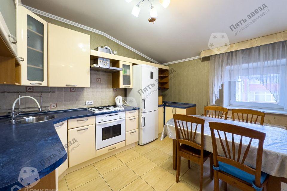 Продаётся 3-комнатная квартира, 109.9 м²