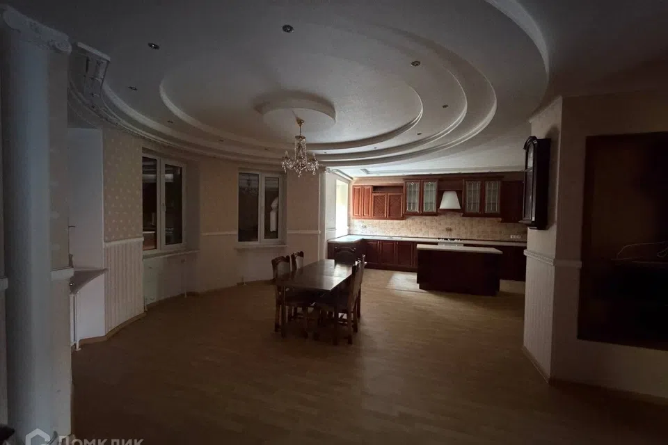 Продаётся 3-этажный дом, 360 м²