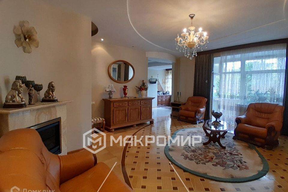 Продаётся 3-комнатная квартира, 98 м²