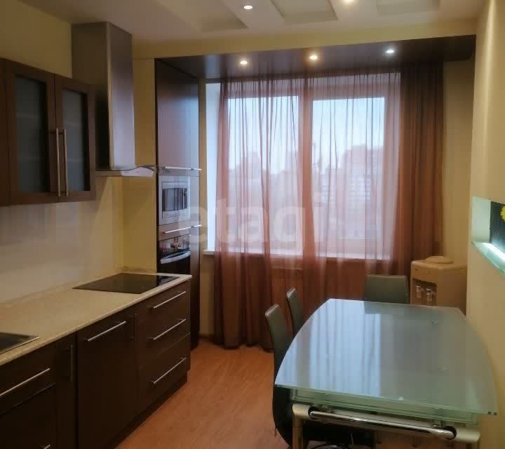 Продаётся 4-комнатная квартира, 105 м²