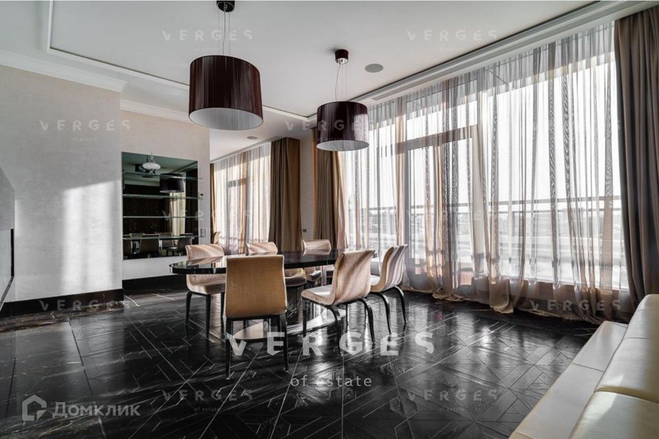 Продаётся 7-комнатная квартира, 404.8 м²