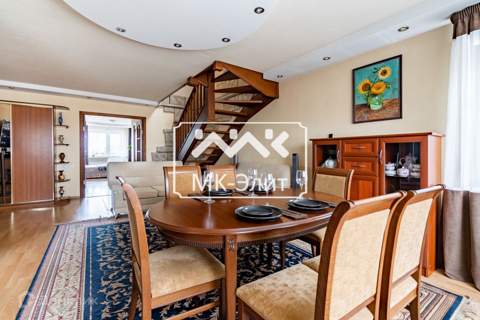 Продаётся 3-комнатная квартира, 131.3 м²