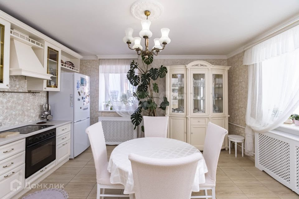 Продаётся 5-комнатная квартира, 190 м²