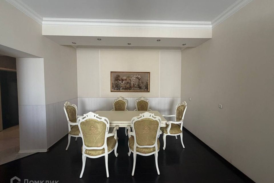 Сдаётся 2-комнатная квартира, 76 м²