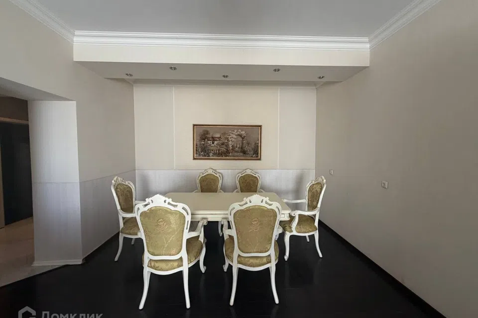 Сдаётся 2-комнатная квартира, 76 м²