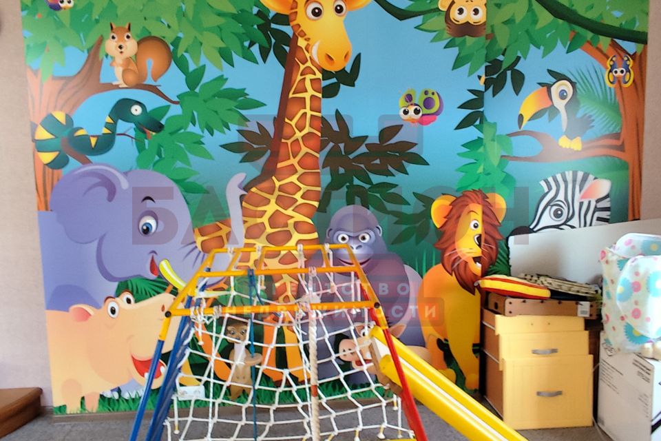 Продаётся 3-этажный дом, 300 м²