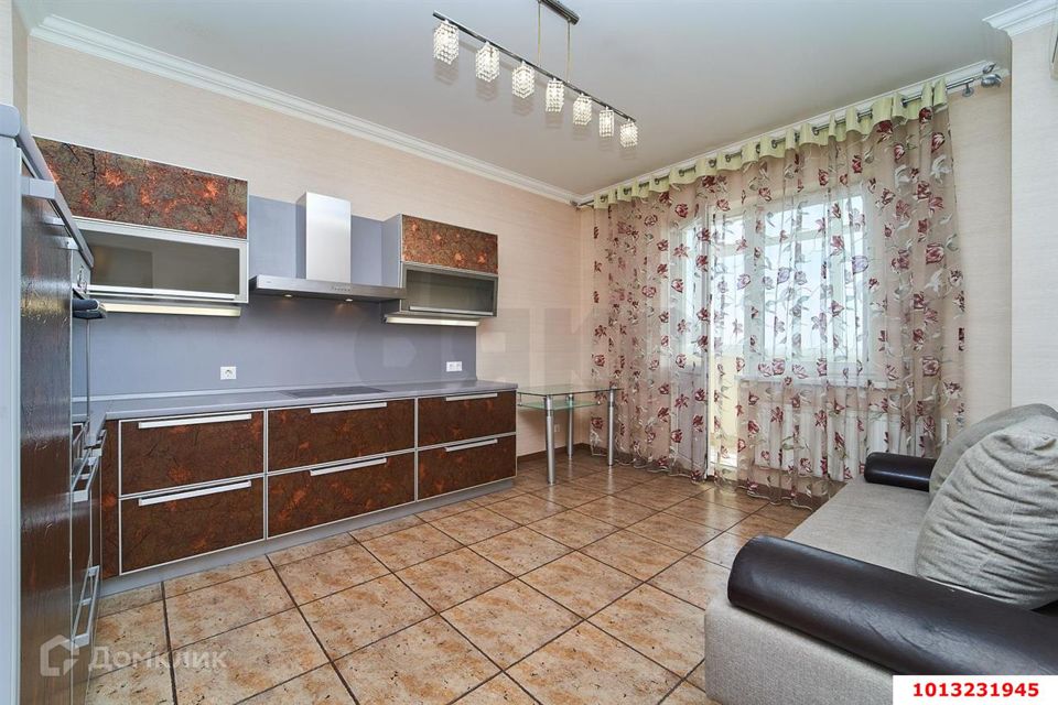 Продаётся 1-комнатная квартира, 61 м²