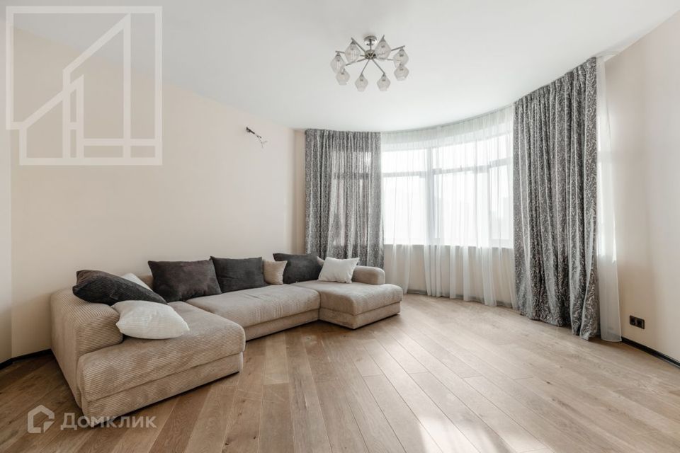 Сдаётся 3-комнатная квартира, 130 м²