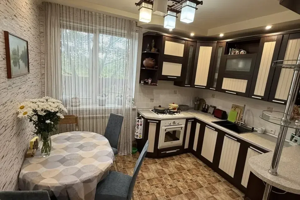 Продаётся 3-этажный дом, 164 м²