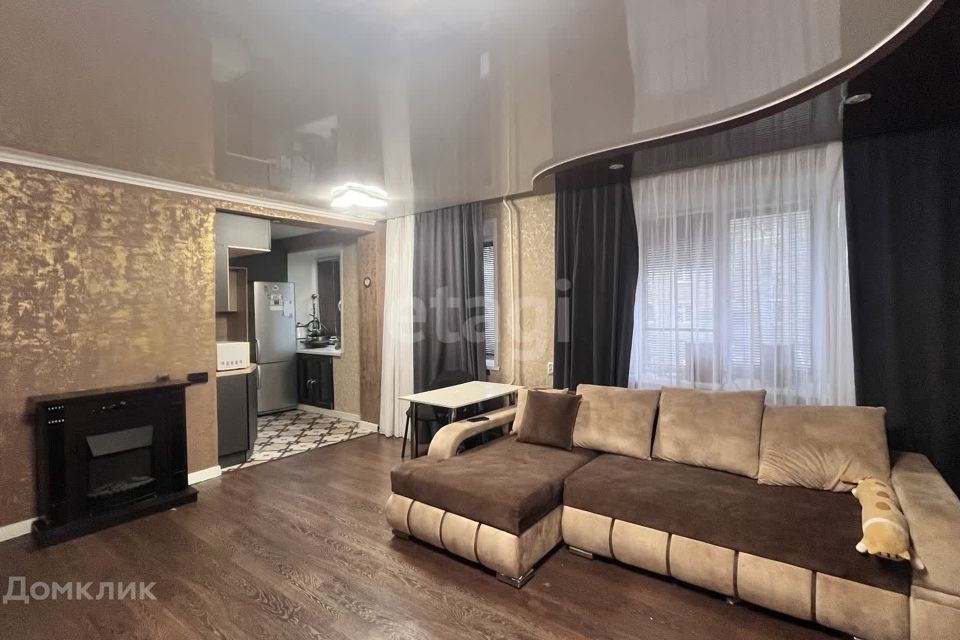 Продаётся 4-комнатная квартира, 60.8 м²