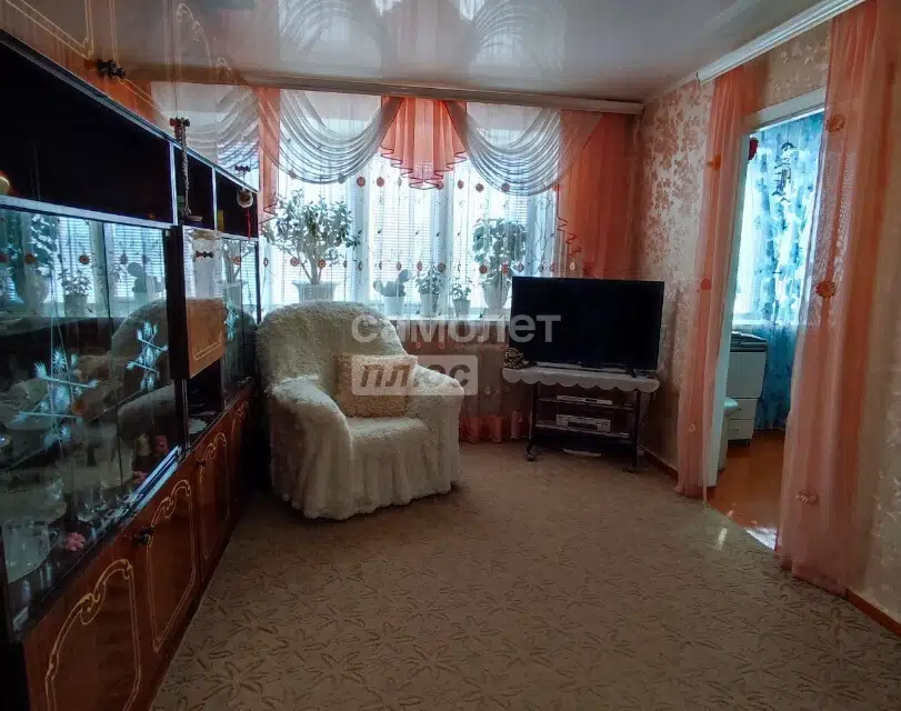 Продаётся 4-комнатная квартира, 60.9 м²