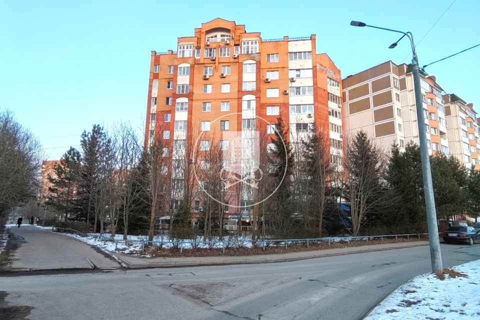 Продаётся 4-комнатная квартира, 122 м²