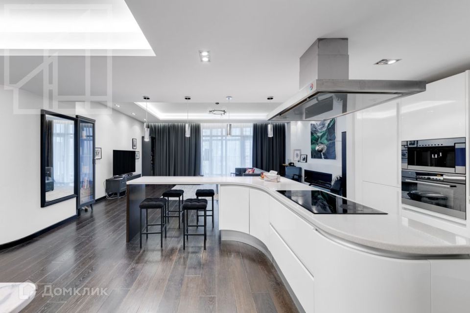 Сдаётся 5-комнатная квартира, 210 м²