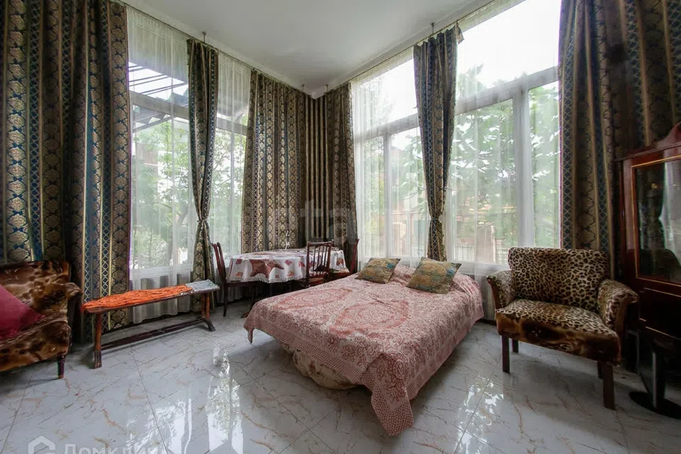 Продаётся 3-этажный дом, 406 м²