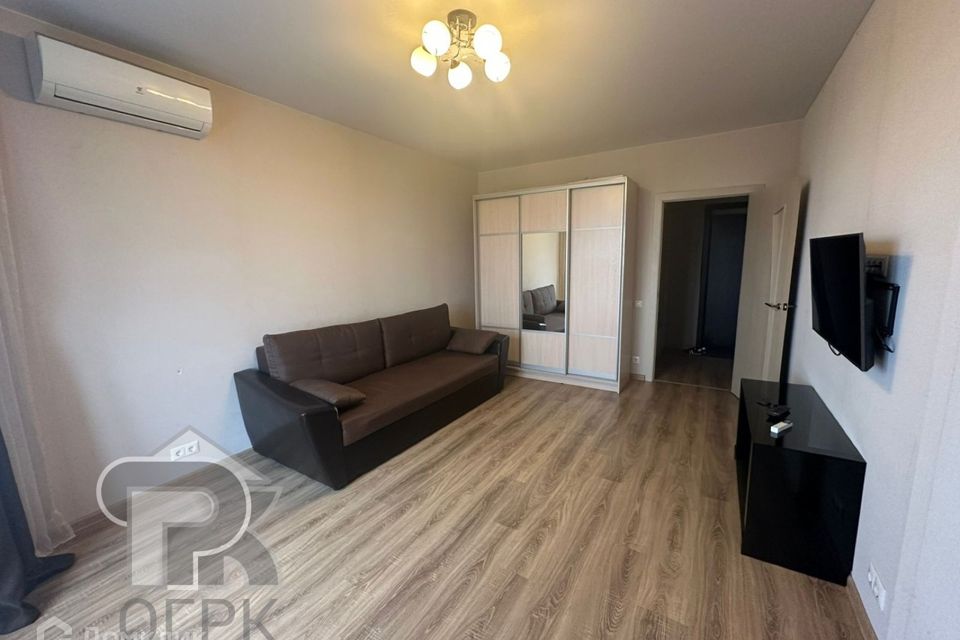 Продаётся 1-комнатная квартира, 38 м²