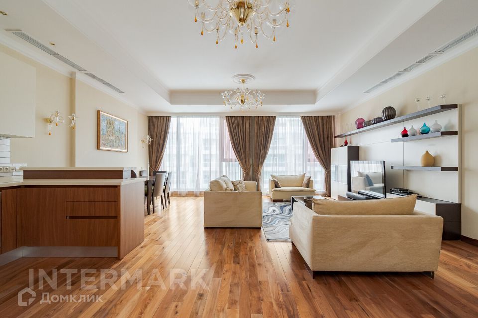 Сдаётся 4-комнатная квартира, 153 м²