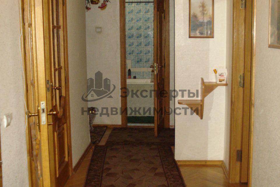 Продаётся 4-комнатная квартира, 82 м²