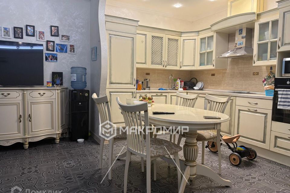 Продаётся 2-комнатная квартира, 76.4 м²
