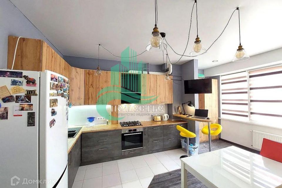 Продаётся 1-комнатная квартира, 61.2 м²
