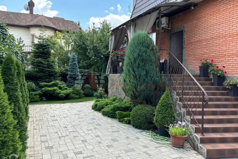 Продаётся 3-этажный дом, 354 м²