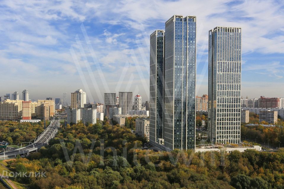 Продаётся 4-комнатная квартира, 137 м²