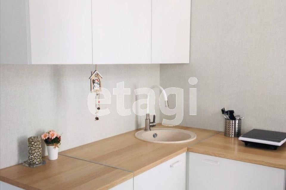 Продаётся 1-комнатная квартира, 49 м²