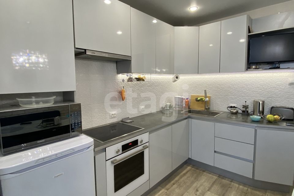 Продаётся 2-комнатная квартира, 81 м²