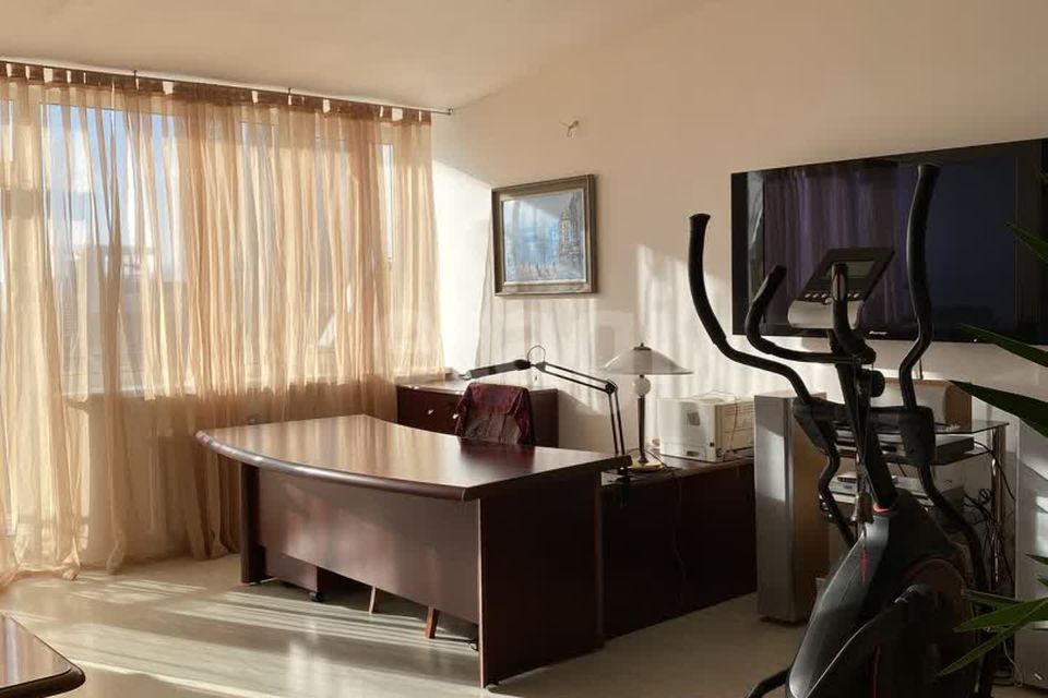 Продаётся 6-комнатная квартира, 313 м²