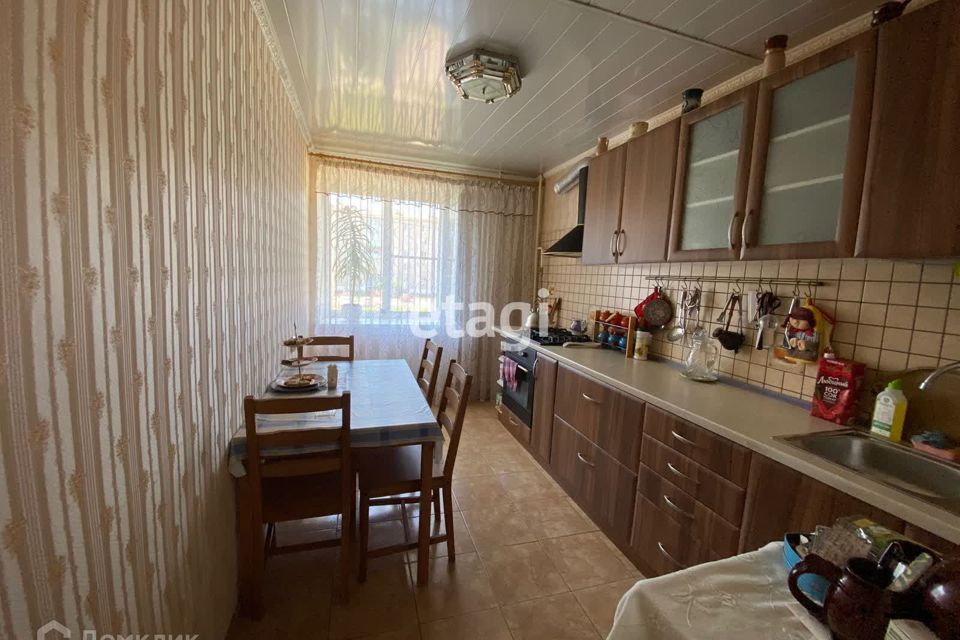 Продаётся 4-комнатная квартира, 76.4 м²