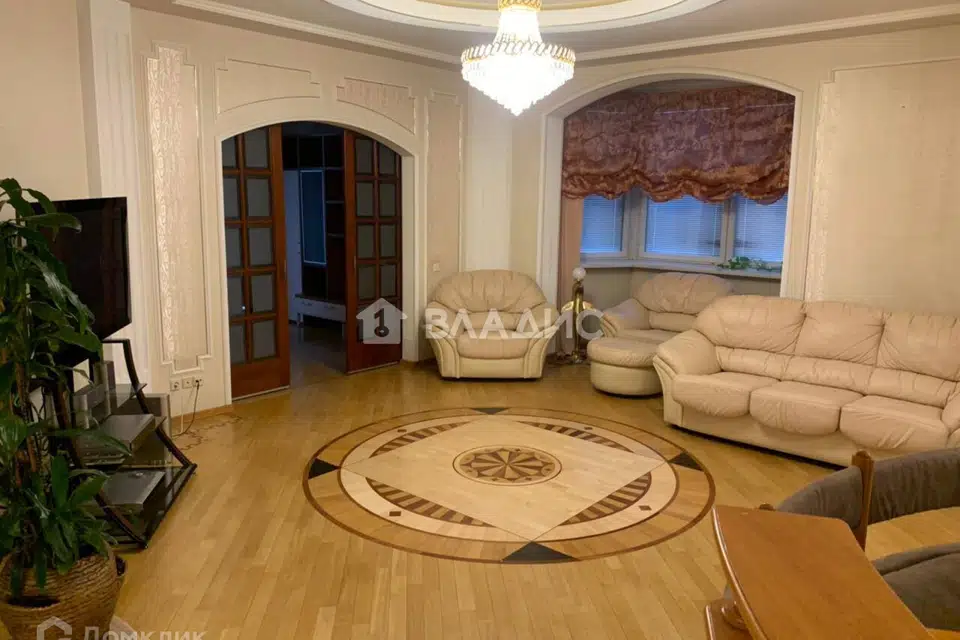 Продаётся 4-комнатная квартира, 130.01 м²