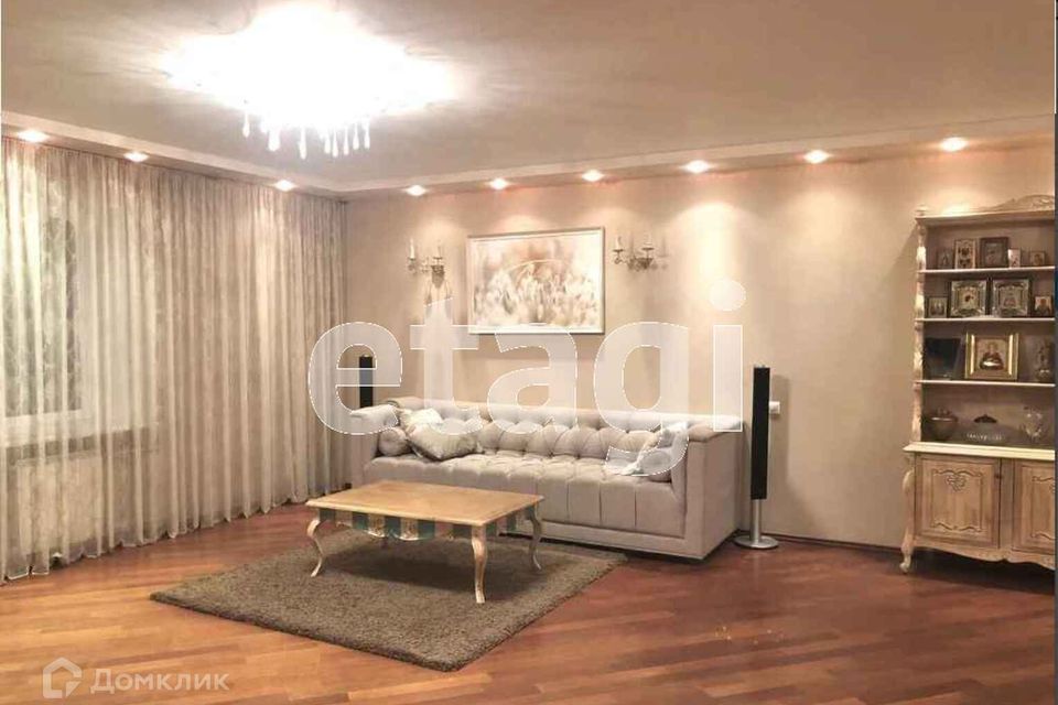 Продаётся 5-комнатная квартира, 250 м²