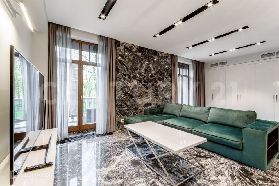 Продаётся 1-комнатная квартира, 72 м²