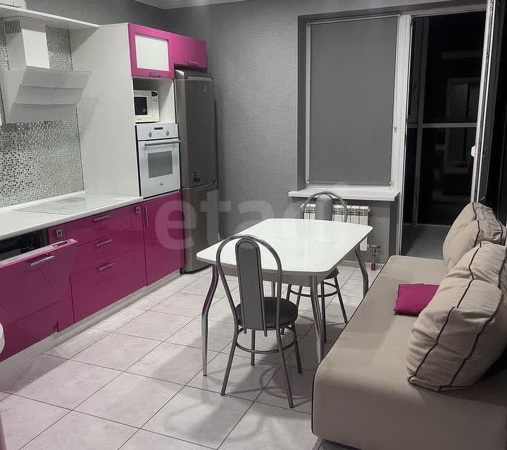 Продаётся 1-комнатная квартира, 54 м²