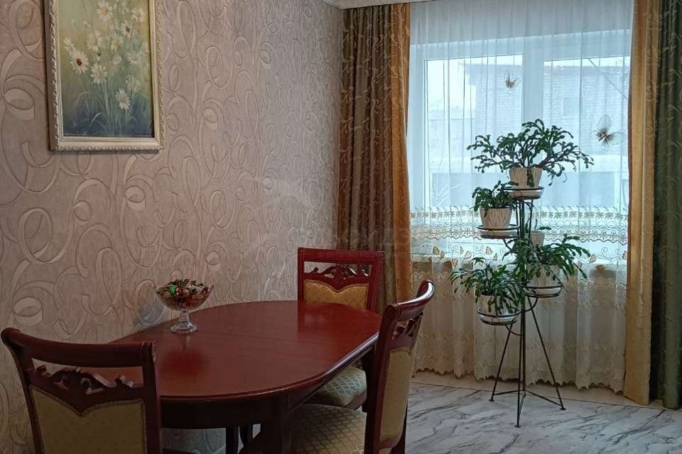 Продаётся 4-комнатная квартира, 61.4 м²