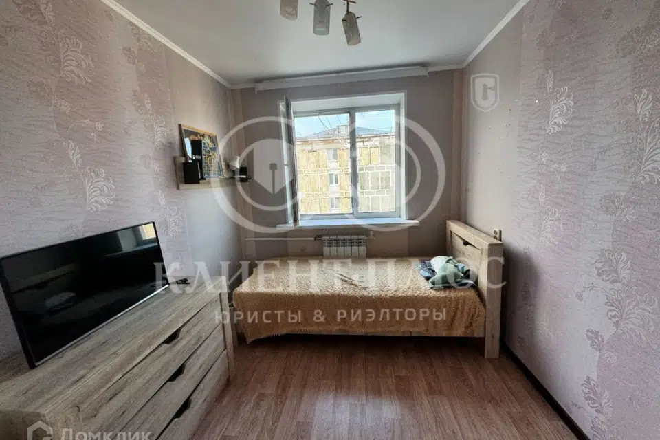 Продаётся 4-комнатная квартира, 57.3 м²