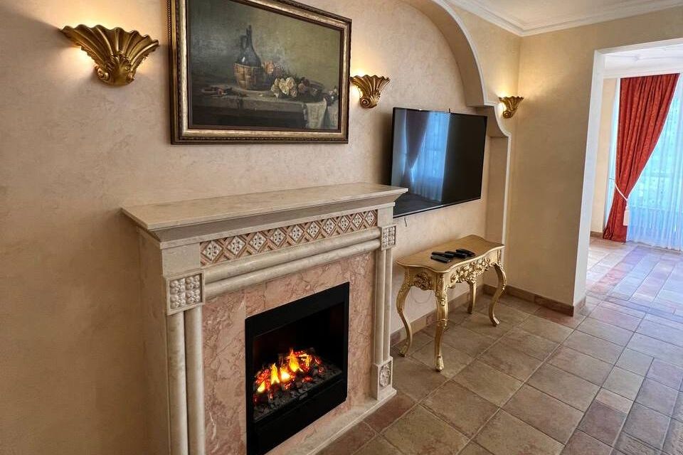 Продаётся 4-комнатная квартира, 202.3 м²