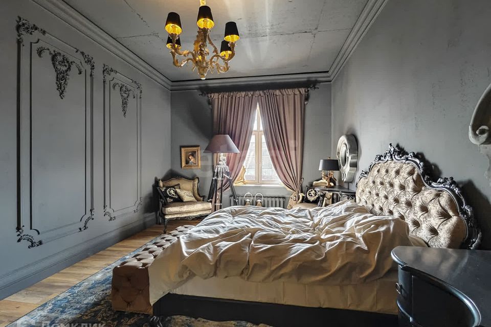 Продаётся 4-комнатная квартира, 301.5 м²