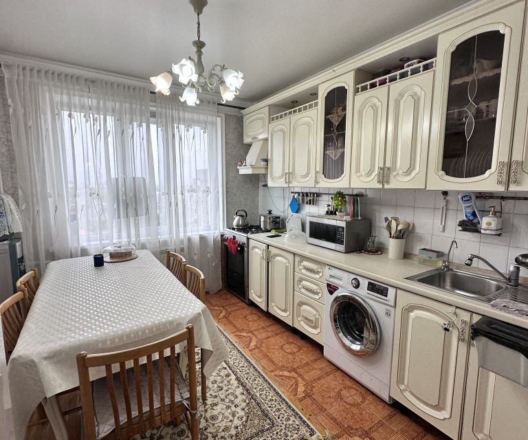 Продаётся 4-комнатная квартира, 110 м²