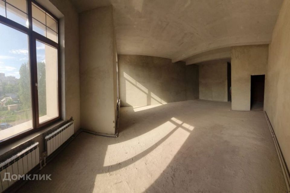 Продаётся 3-комнатная квартира, 141 м²