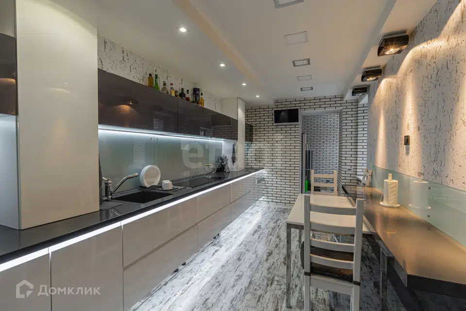 Продаётся 2-комнатная квартира, 99.6 м²