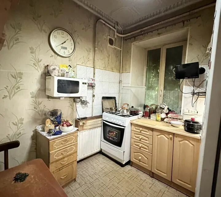 Продаётся 2 комнаты в 3-комн. квартире, 16.6 м²